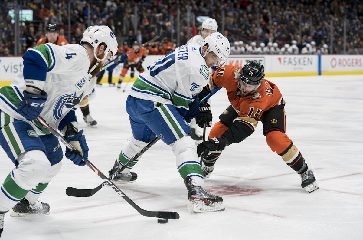 The best and worst case scenarios for Bo Horvat's 2021 season with