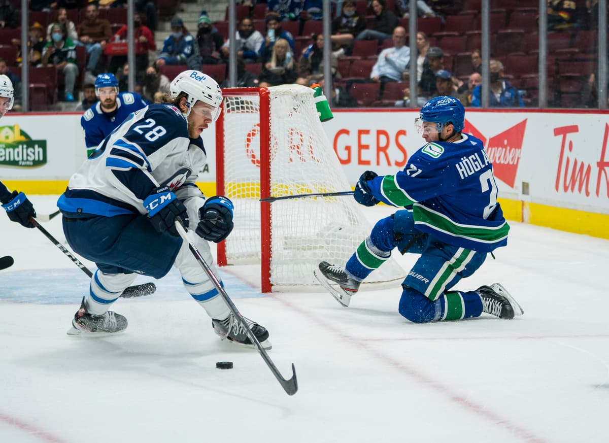 Scenes from practice: Phil Di Giuseppe rotates with Nils Höglander as ...