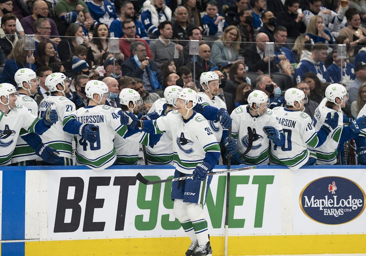 Vancouver Canucks: Pettersson shrugging off contract uncertainty as  training camp starts