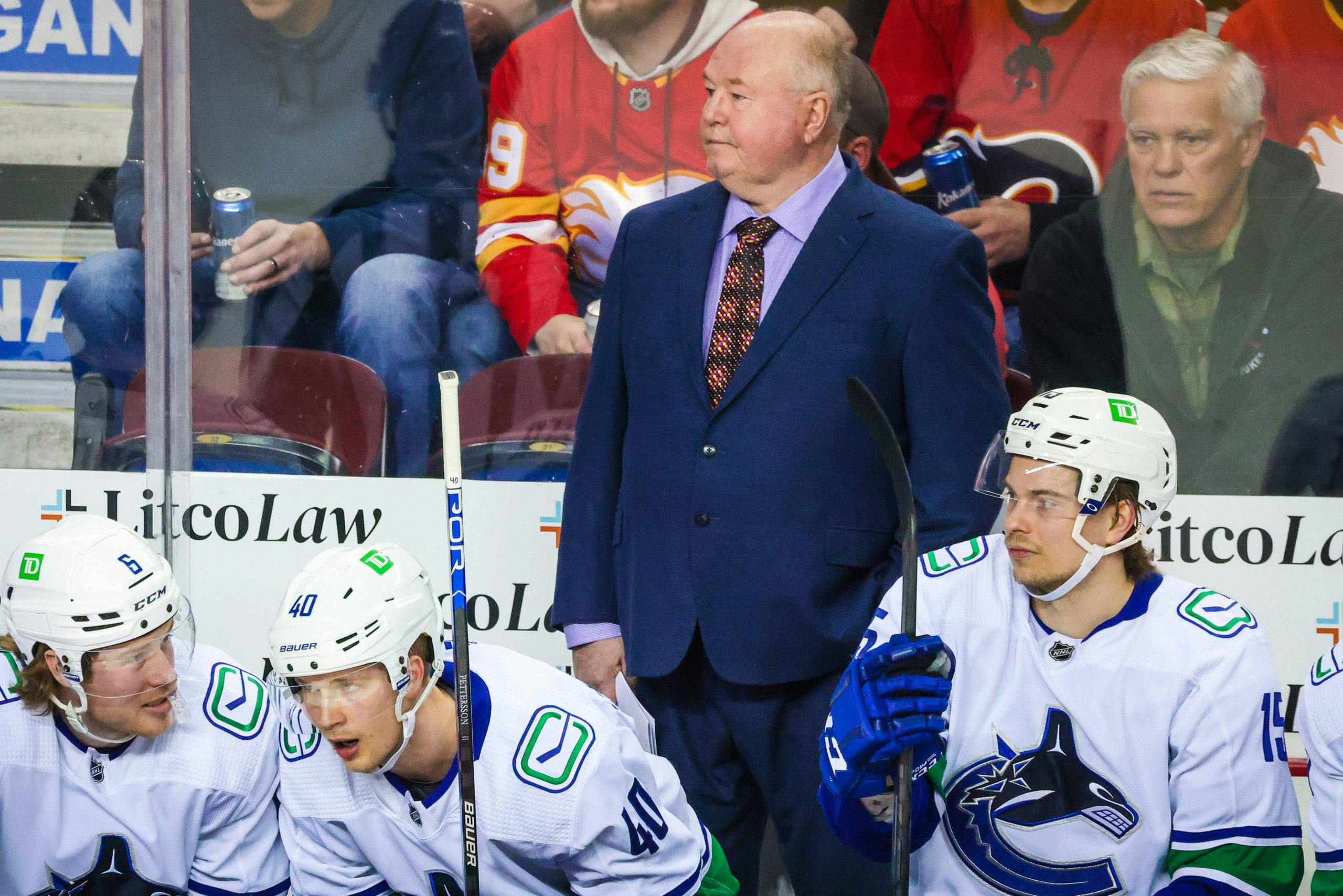 Bruce Boudreau's wife doesn't like Canucks coach's new unshaven