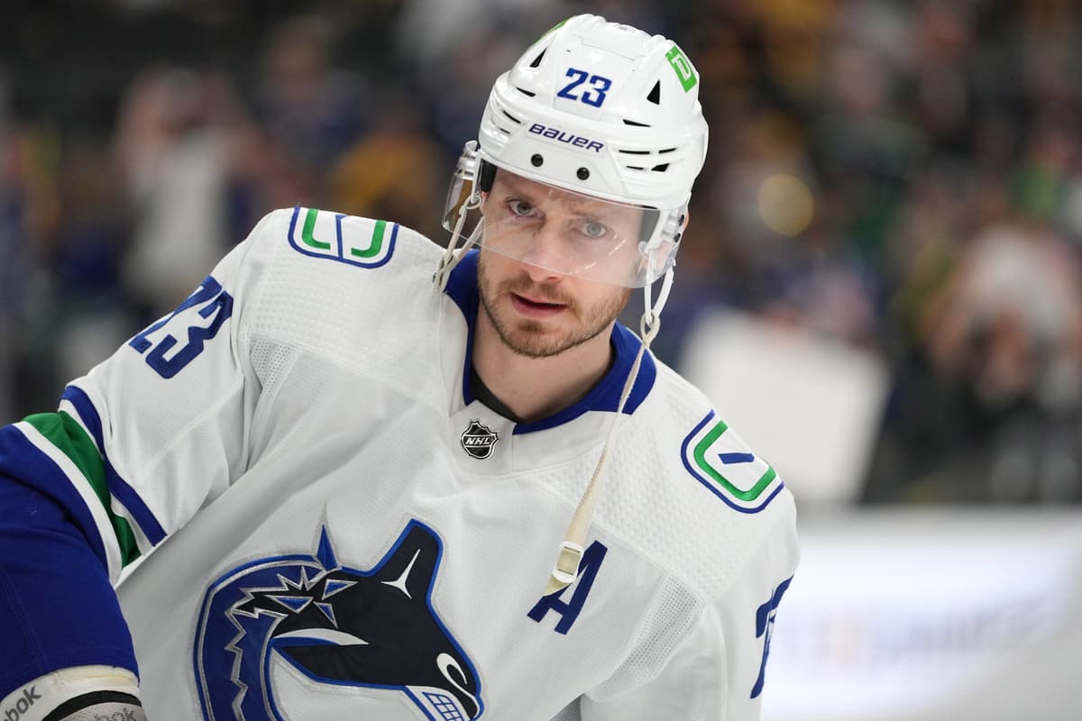 Report: Canucks trying to find a trade market for Oliver Ekman-Larsson