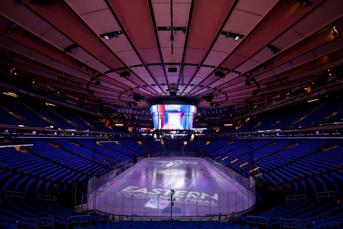 NYPD say Rangers fan who knocked out Lightning fan after game 5