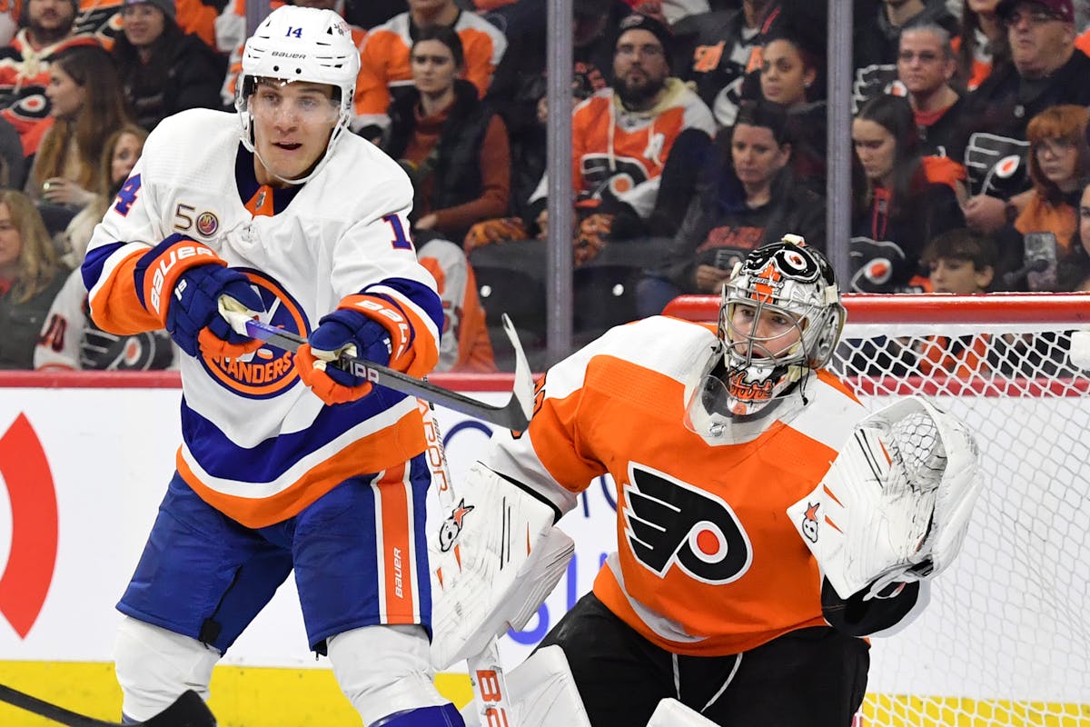 Bo Horvat scores in 'unbelievable' home debut with Islanders - ESPN