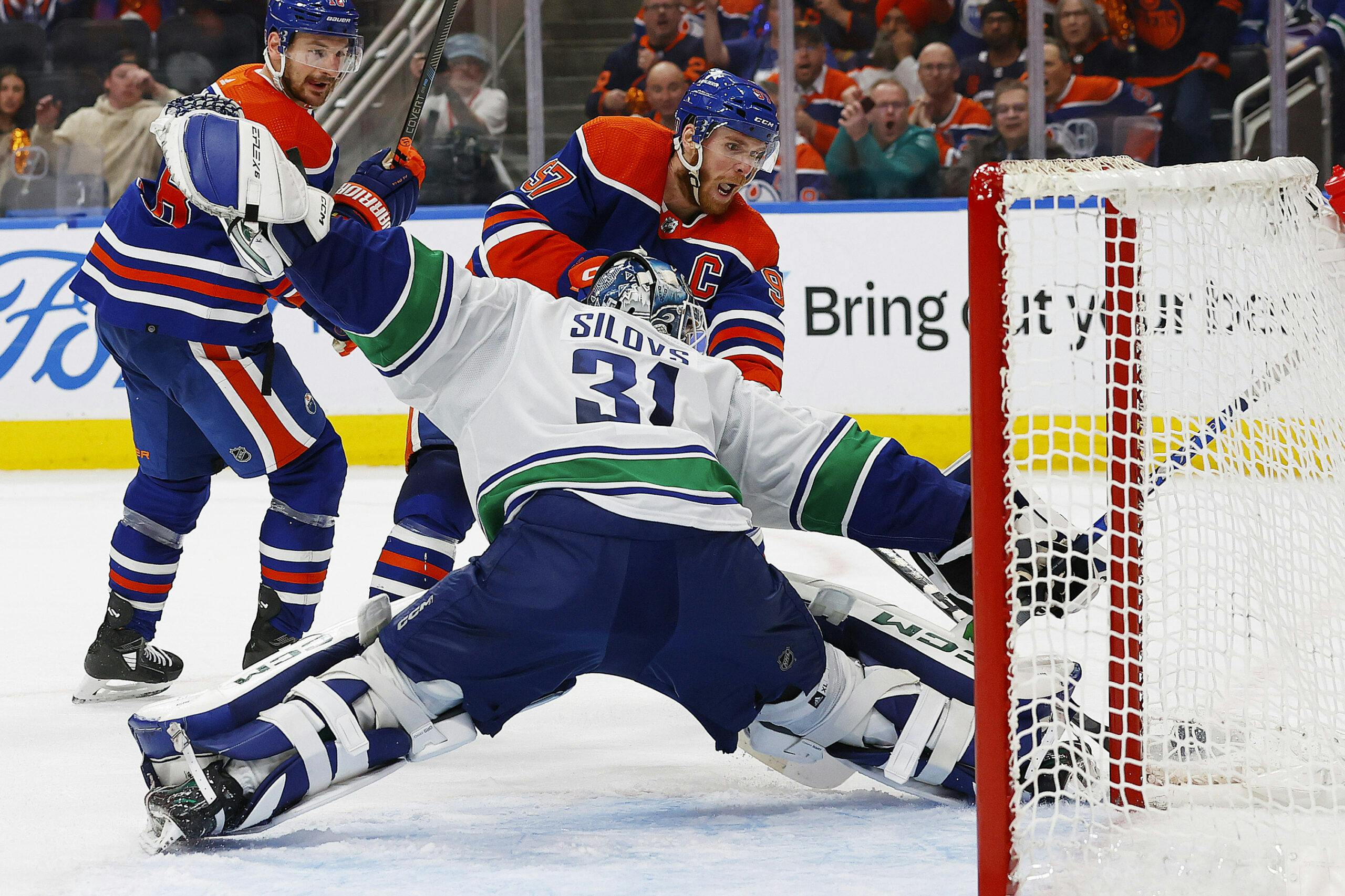 NHL Betting Preview, dissecting tonight's Vancouver Canucks vs. Edmonton Oilers Game 4.
