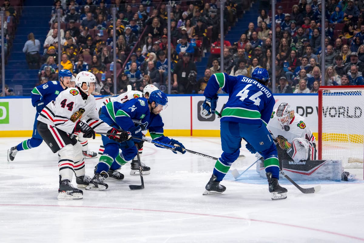 Canucks Dominate Bedard's Homecoming: 4-1 Win Over Blackhawks - Game Highlights - News Directory 3